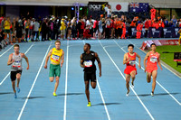 Bolt cruises to victory