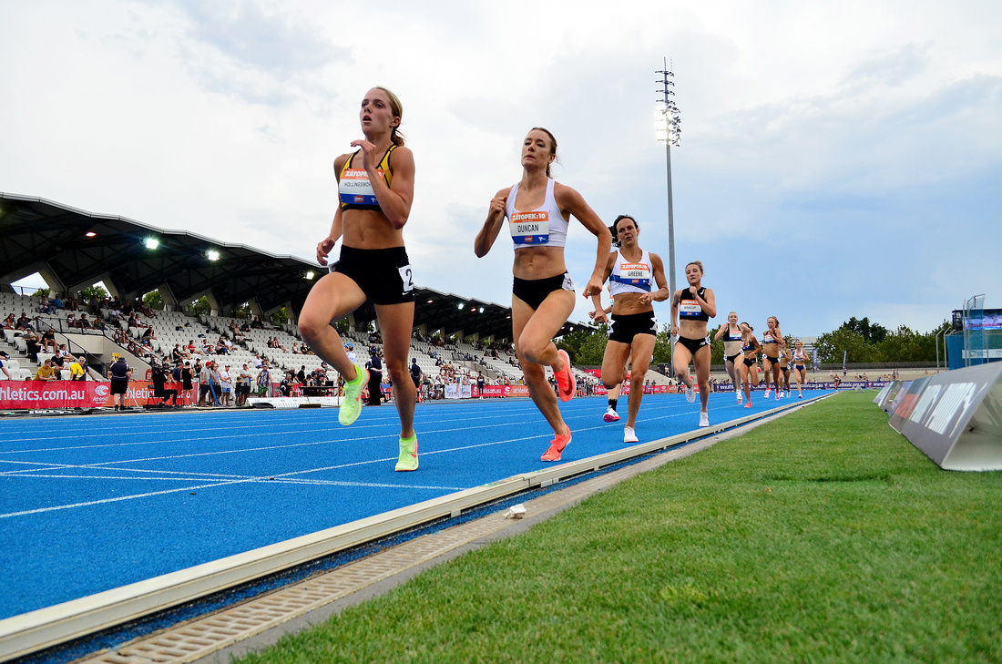 Davies defends Zatopek title; Rayner claims first
