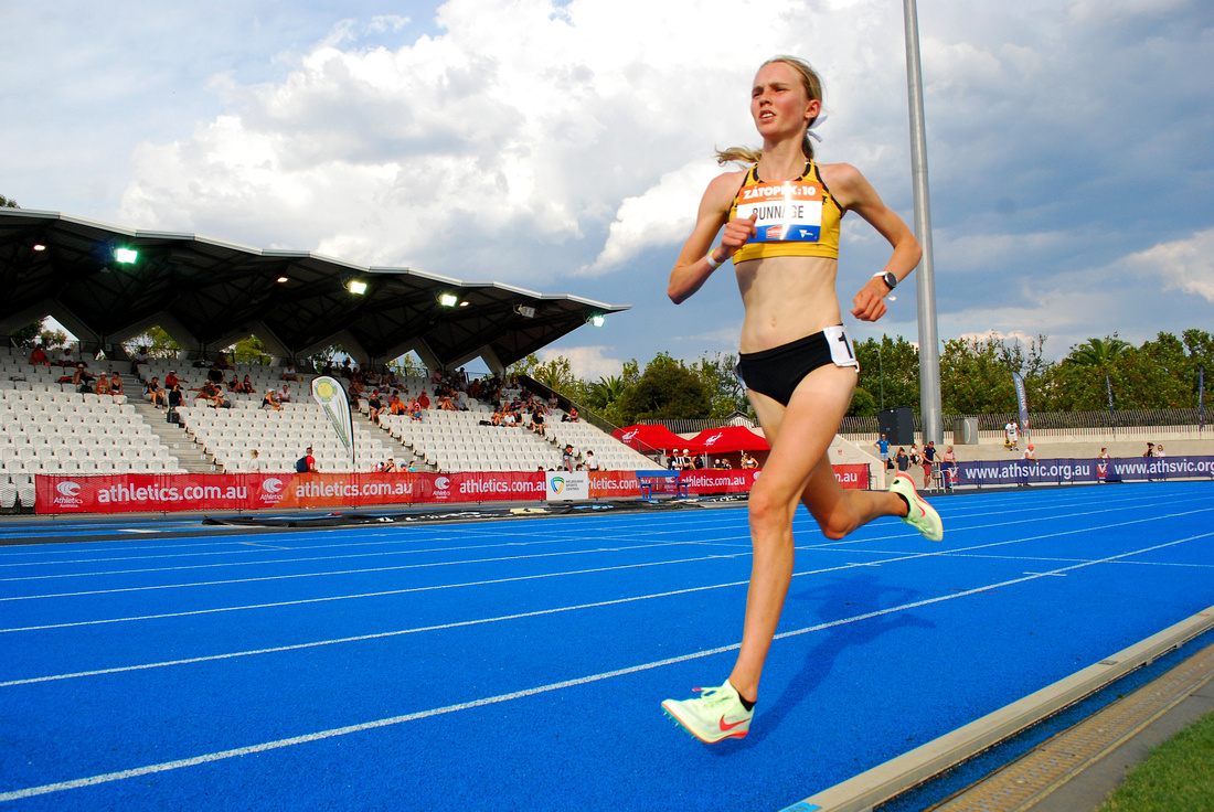 Davies defends Zatopek title; Rayner claims first